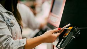 Все повече магазини в Европа използват каси на самообслужване които