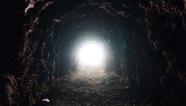 пещера - СМРАЗЯВАЩО: Пещера на духове погълна любопитна девойка!