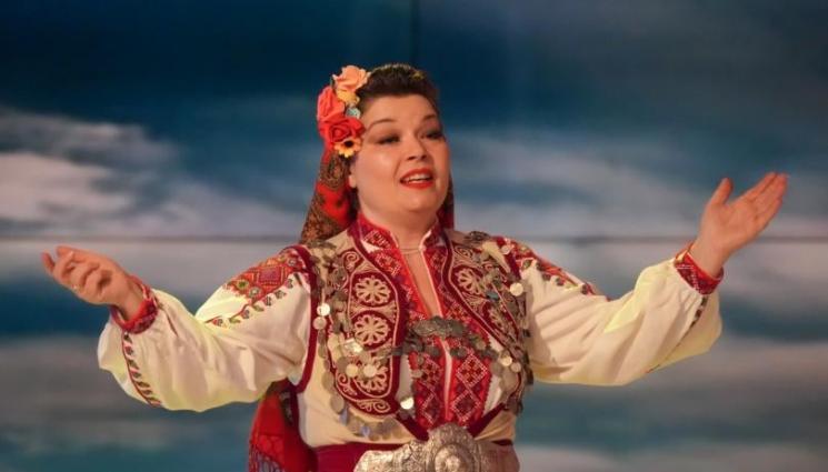 f - На площад „Севтополис“ в Казанлък: Ентусиасти от 15 града се хващат на хоро!