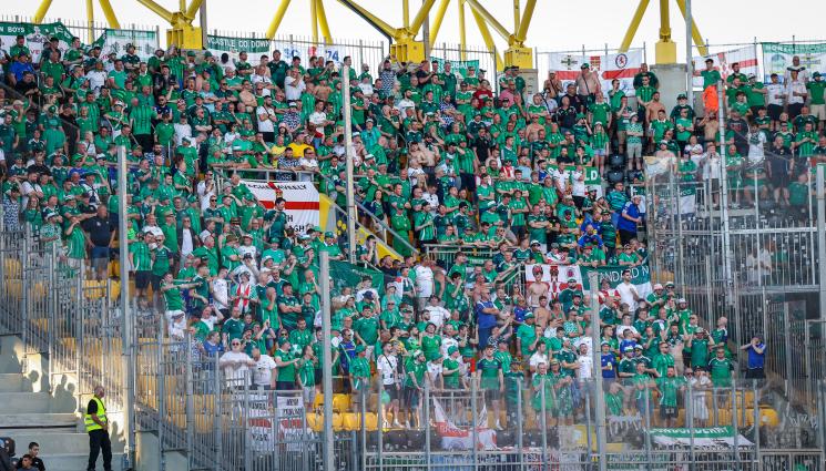 Северна Ирландия - Северноирландци ядоха бой в Пловдив, полицията трябваше да ги спасява от феновете на Локо Пд и Ботев Пд