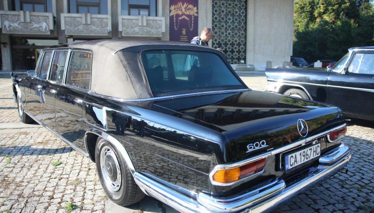 НСО - НСО показа Мерцедесът на бай Тошо, Чайка с меча кожа и ЗИЛ с радиационна защита (ВИДЕО+СНИМКИ)