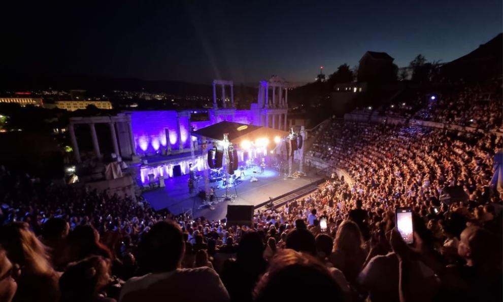 Хиляди пловдивчани и гости на града посрещнаха на крака и