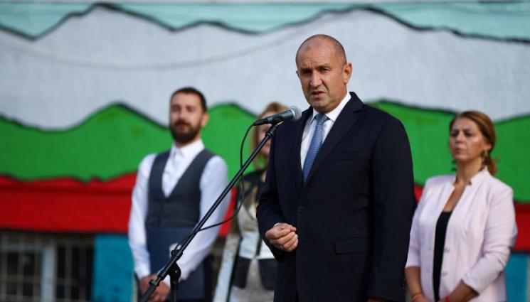 радев - Президентът към учениците: Бъдете истински творци на вашето собствено утре!