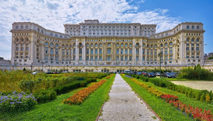 парламента в Букурещ - ПРИ СЪСЕДИТЕ: Румъния има ново правителство (СНИМКА)