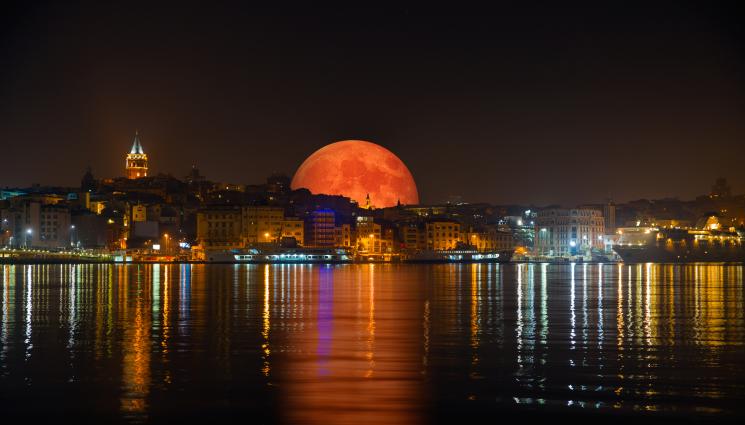 Луна - ТАЗИ ВЕЧЕР: Лунно затъмнение, Суперлуна и Жътвена Луна!