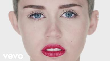 Miley Cyrus - WRECKING BALL