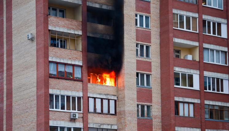 пожар - Пожар в жилищен блок в голям наш град!