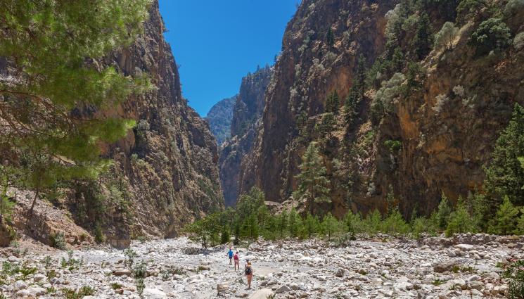 Самария Крит - Паднала скала уби туристка в Гърция, десетки са блокирани в живописно дефиле