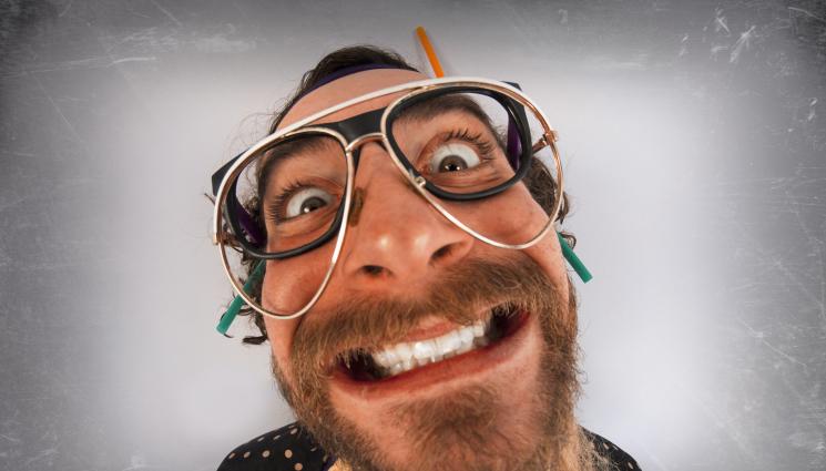 очи очила - ЗЛАТНО ВРЕМЕ: Смехът по-ефективен от капките за очи