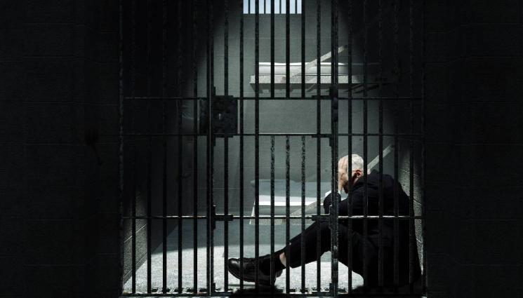 затвор - Доживотен затвор за убиеца, наръгал майка си 67 пъти (СНИМКИ)