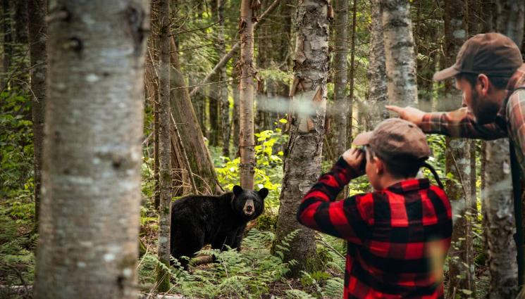 черна мечка лов баща и син - 12-годишен застреля мечка, докато разкъсва баща му! (СНИМККИ)