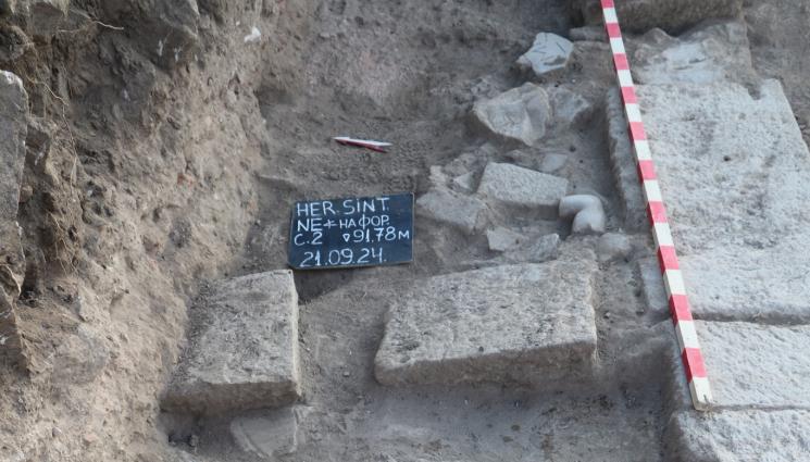 откритие - УНИКАЛНА НАХОДКА: Археолози намериха сграда с подова мозайка!