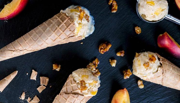 рецепти - СЛАДКО ИЗКУШЕНИЕ: Бърз и вкусен меден сладолед с рикота и нектарини