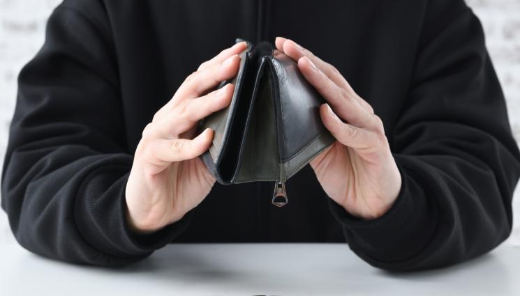 бедност - БЕДНОСТТА ПОГЛЪЩА БЪЛГАРИЯ: Над 1,4 милиона души под чертата!