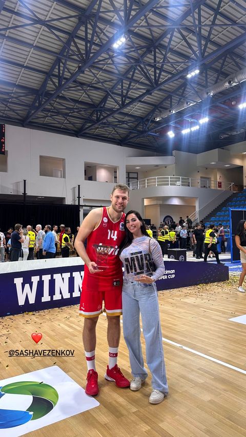 Александър Везенков