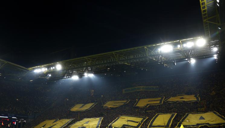 Борусия Дортмунд - УЕФА удря по Дортмунд заради 