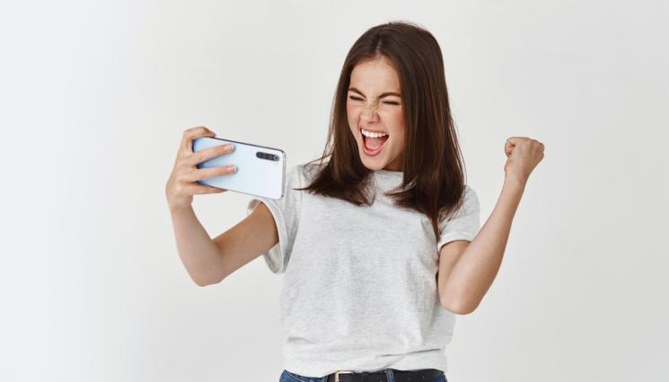 Телефон Смартфон - Топ 10 начина да се забавлявате онлайн