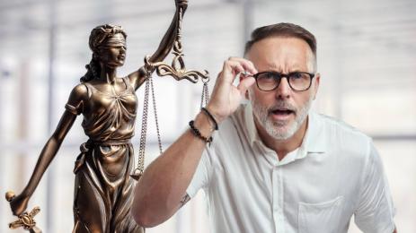 темида съд изплашен изненадан