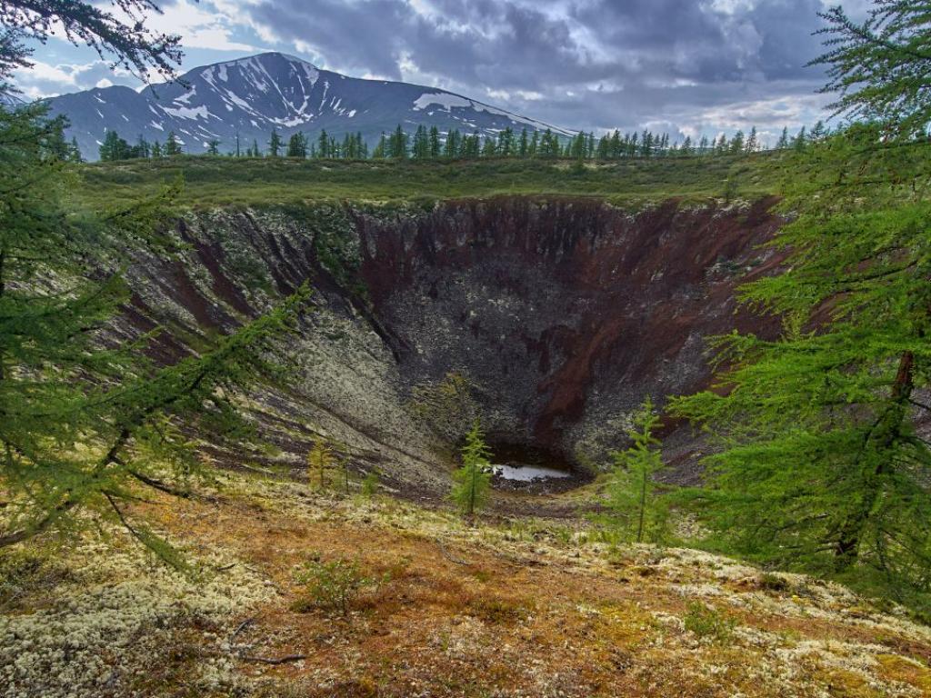 Огромните кратери във вечната замръзналост на Сибир може би най накрая