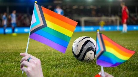 трансджендър футбол