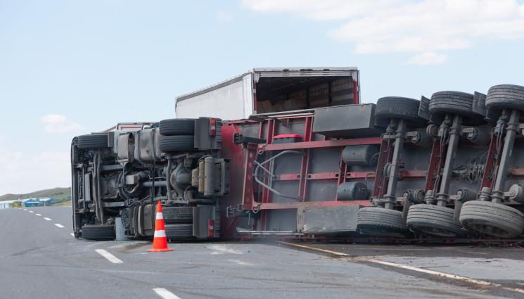 тир катастрофа - УЖАС НА ПЪТЯ: Румънци се помляха на Прохода на Републиката, има загинали!