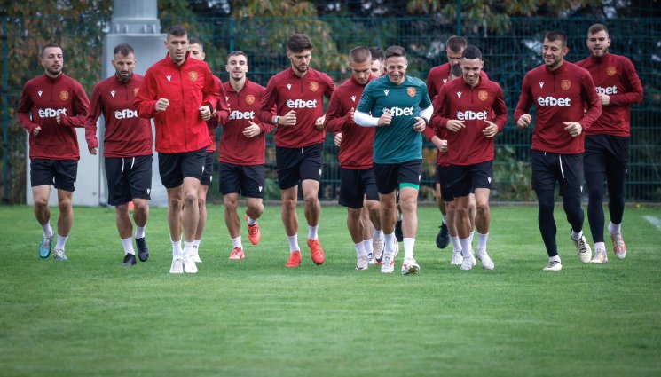 тренировка национален отбор по футбол - Националите със специално послание към свой съотборник