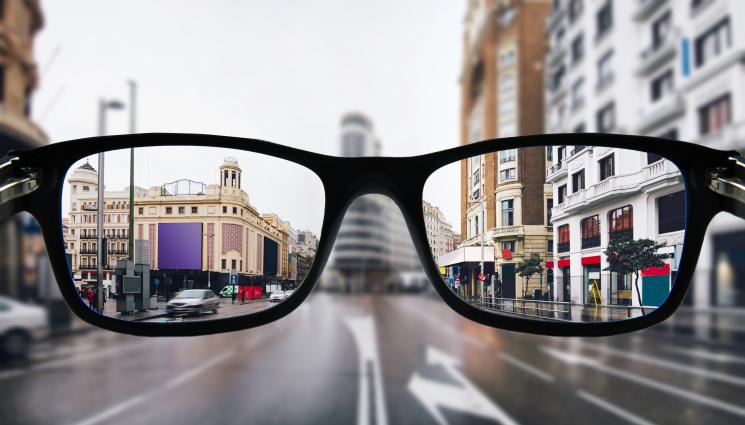 късогледство очила - НОВА ПАНДЕМИЯ: Всеки втори не вижда по-далече от носа си през 2050!