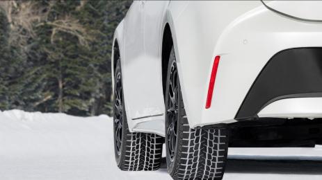 гуми кола автомобил зима сняг