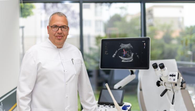 Иван Костов - Директорът на СБАЛАГ „Майчин дом” проф. д-р Иван Костов пред 