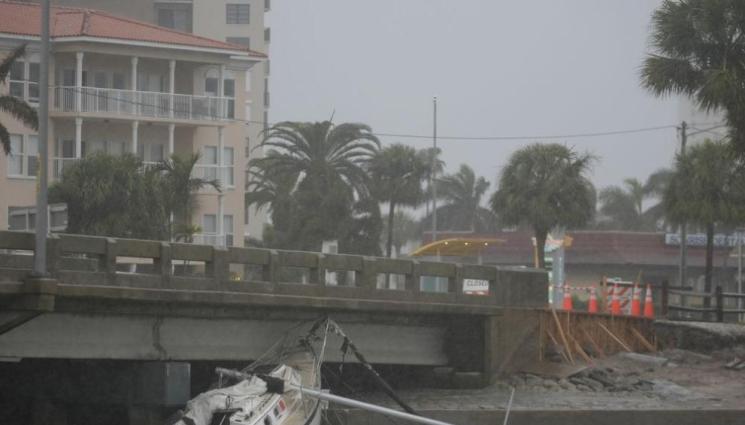 ураган - Торнадо помита Флорида!