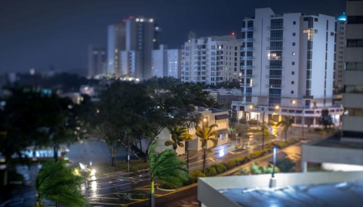 Ураганът Милтън - ОЩЕ ПРЕДИ ДА ДОСТИГНЕ СУШАТА: Ураганът