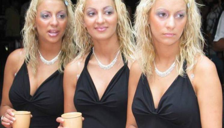 тризначки вяра надежда любов - ЗА ДА СЕ ПРИБЕРАТ! Тризначките просят пари по улиците в Лондон! (СНИМКИ)