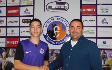 Талант подписа професионален договор с Етър