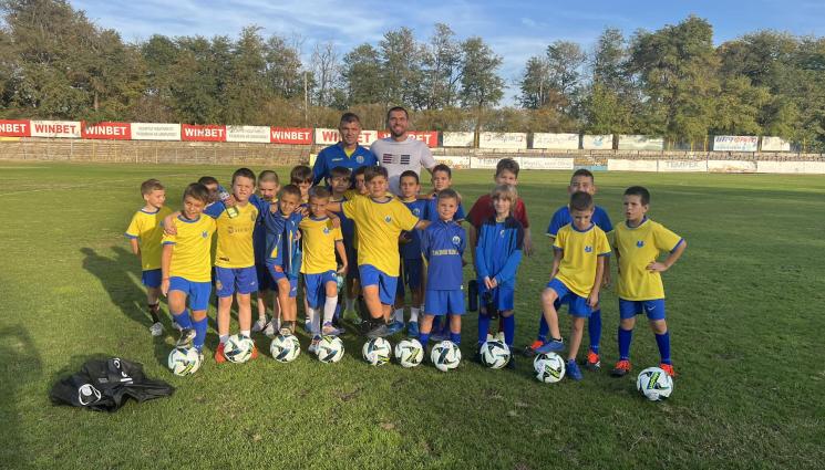 Марица Пловдив топки Илиан Илиев - Националният селекционер подари топки на родния клуб на Стоичков