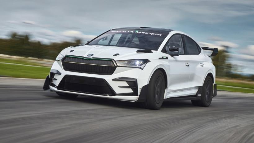 skoda enyaq race