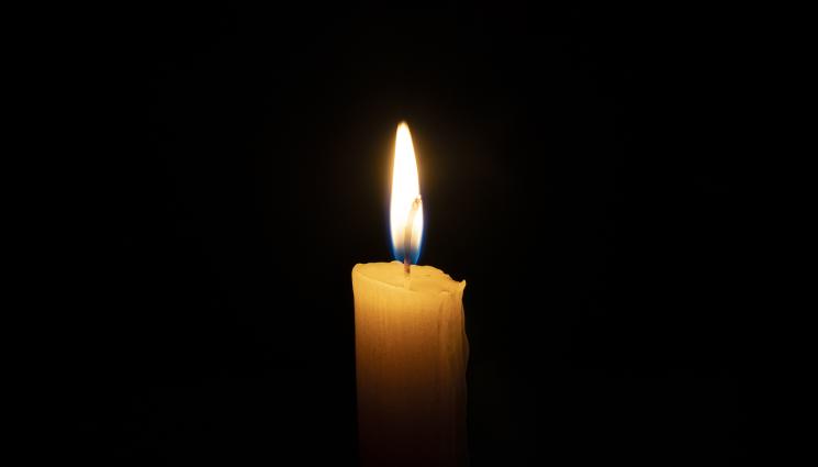 свещ - IN MEMORIAM: Отиде си прочут певец