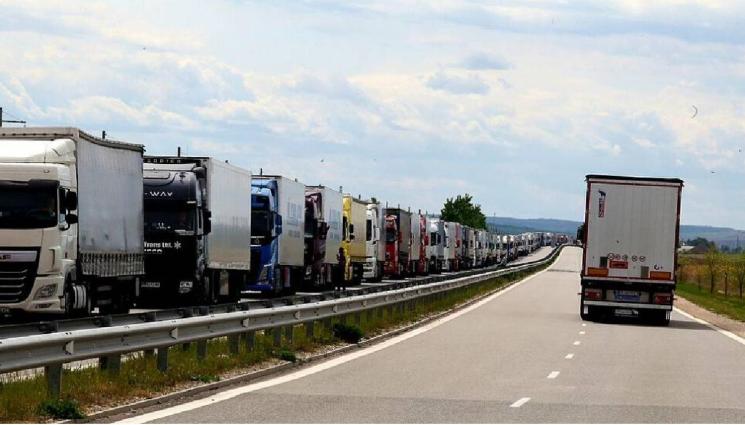 тир - АПИ ПРЕДУПРЕЖДАВА: Спират тировете през прохода Петрохан!