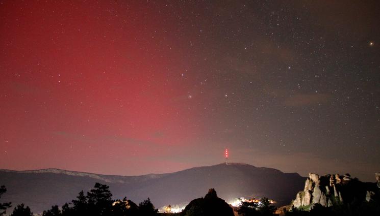 червено небе - ПРОЧУХМЕ СЕ: Откриха звездна карта върху камък, изсечена преди три хилядолетия! (СНИМКИ)