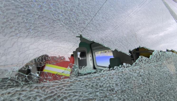 счупена линейка - ВАНДАЛЩИНА: Счупиха линейка, отзовала се на адрес! (СНИМКИ)