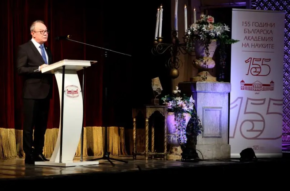 проф Ревалски