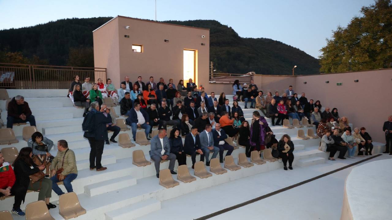 лятно кино Етрополе