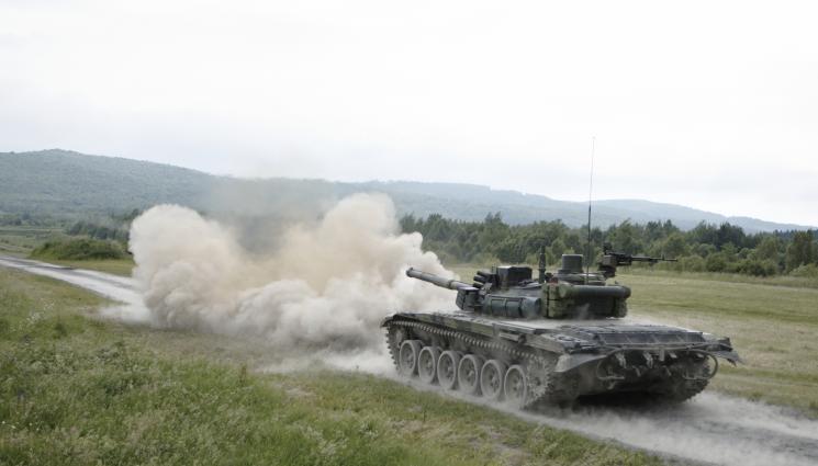 руски танк Т72 - Германия: Русия може да бъде в състояние да атакува НАТО до 2030 г.