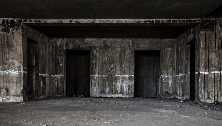 асансьорна шахта - УЖАС: Момче падна в асансьорна шахта на изоставена сграда!