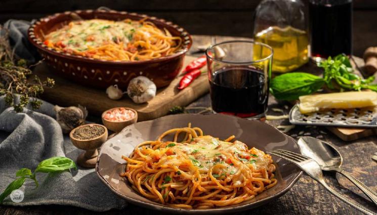 рецепти - Гответе с matekitchen.com: Лесен и вкусен сос Болонезе и спагети, но с лек нашенски щрих (ВИДЕО)