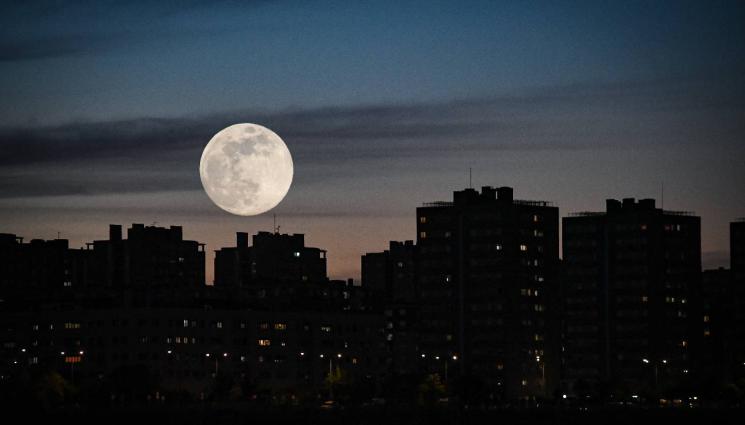 Луна - ЛУНЕН КАЛЕНДАР издава кога не бива да оправяме прическата!