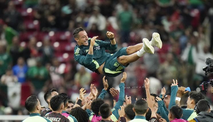 Мексико - Мексико тресна САЩ в последния мач на легендата Андрес Гуардадо и дебюта на Почетино