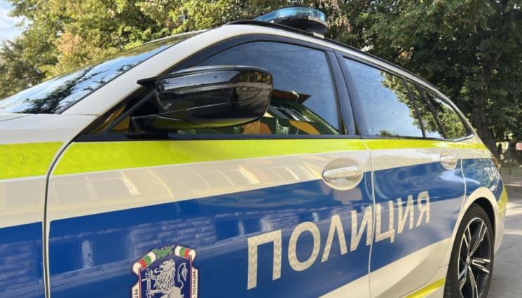 полиция - Възрастен шофьор блъсна момче и момиче на пешеходна пътека
