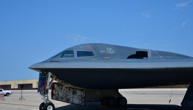 американски стелт бомбандировач - ПРЕЦИЗНИ УДАРИ: Американски стелт бомбардировачи удариха оръжейна на Хутите в Йемен!