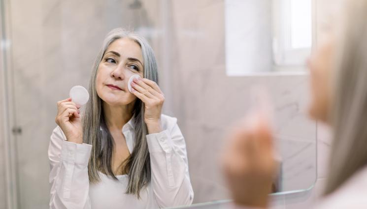 почистване на лице - ЗЛАТНО ВРЕМЕ: Баба ти само с мицеларна вода се е мила!