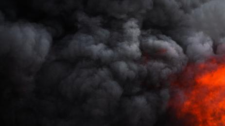 пожар черен дим
